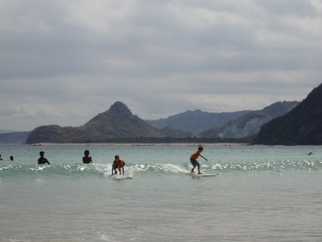 Surfing lessons Selong Belanak